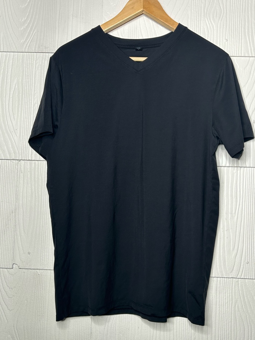 lululemon athletica Men's Short Sleeve V-Neck Tee - Black
